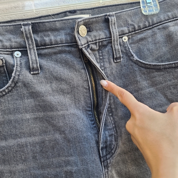 Madewell | The Perfect Vintage Jean in Connell Wash: Ripped Edition Style MC500 - Picture 4 of 12